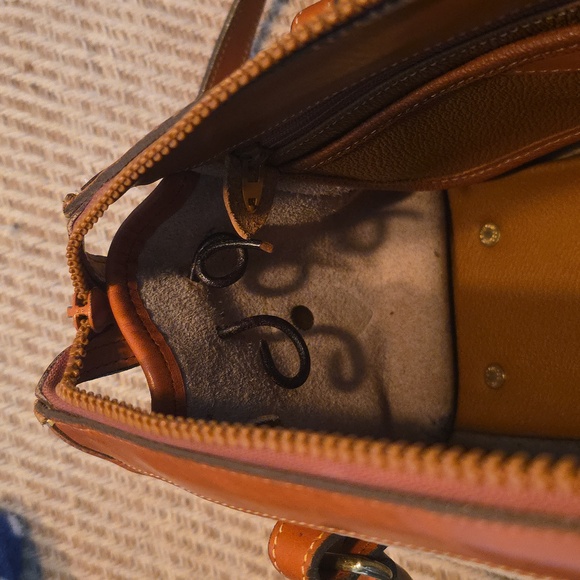 Dooney‎ And Bourke Vintage Classic Tan and Cream Leather Handbag - Picture 13 of 17